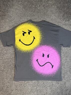 Smiley World Shirt Mens M Gray Smiley Graffiti Crew Neck Cotton Polyestera